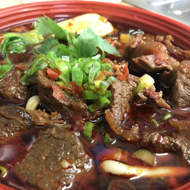 -Beef Noodle Soup 台式紅燒牛肉麵 (附麵&酸菜) - TaiwaneseFood台灣小吃